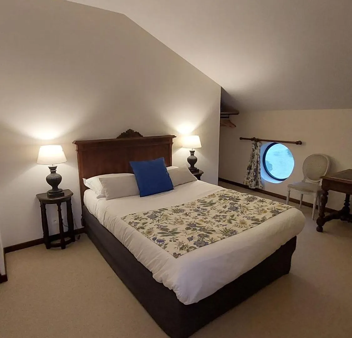 Chateau De Maillat 4*,  France